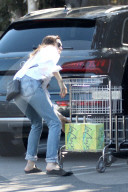 PEOPLE - Elizabeth Olsen kauft bei 'Whole Foods' ein