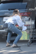 PEOPLE - Elizabeth Olsen kauft bei 'Whole Foods' ein