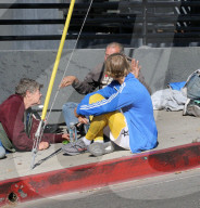 EXKLUSIV - Auf Ostermission? Justin Bieber setzt sich zu Obdachlosen am Strassenrand