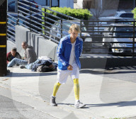 EXKLUSIV - Auf Ostermission? Justin Bieber setzt sich zu Obdachlosen am Strassenrand