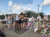 NEWS - Parkland: Gedenkstätte für die Amok-Opfer wird abbgebaut