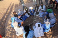 FEATURE - Sandhockey in der Sahara von Marokko