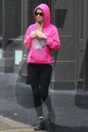 PEOPLE - Nicky Hilton im Pink Gucci Hoodie mit ihren Kindern in New York