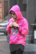 PEOPLE - Nicky Hilton im Pink Gucci Hoodie mit ihren Kindern in New York