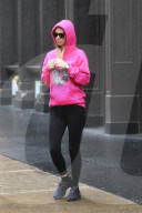 PEOPLE - Nicky Hilton im Pink Gucci Hoodie mit ihren Kindern in New York