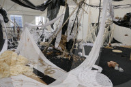 NEWS - Oxford: 'The Family In Disorder Truth Or Dare' Ausstellung