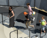 PEOPLE - Tennis: Familie Beckham mit verletztem Brooklyn am Miami Open