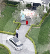 EXKLUSIV - Kylie Jenner lädt zur Osterparty in Hidden Hills 