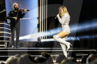 PEOPLE - Elton John und weitere Sänger beim A Grammy Salute Konzert in New York