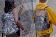 NEWS - Parkland nach Amok: Schulbeginn mit PlastiktÃ¼ten und transparenten RucksÃ¤cken