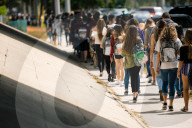 NEWS - Parkland nach Amok: Schulbeginn mit Plastiktüten und transparenten Rucksäcken