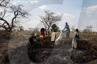 REPORTAGE - Menschen aus Süd Sudan leben und lernen im Flüchtlingscamp Plabek in Uganda