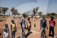 REPORTAGE - Menschen aus Süd Sudan leben und lernen im Flüchtlingscamp Plabek in Uganda
