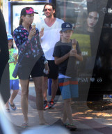 EXKLUSIV - Sheryl Crow verbringt mit ihren Jungs einen Tag am Meer