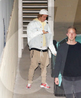 EXKLUSIV - Justin Bieber verlässt die Abendmesse in Beverly Hills