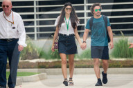 PEOPLE - Fernando Alonso hält mit seiner Linda Händchen in Bahrain