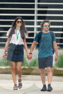 PEOPLE - Fernando Alonso hält mit seiner Linda Händchen in Bahrain