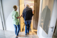 REPORTAGE - Seniorenpflege im Altersheim