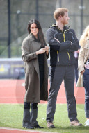 PEOPLE - Prin Harry und seine Meghan besuchen die Invictus Games an der Bath Universität