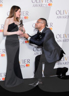 PEOPLE - Promis an den Olivier Awards in der Royal Albert Hall in London 