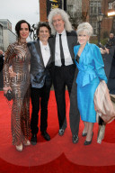 PEOPLE - Sally Humphreys mit Ronnie Wood an den Olivier Awards in London