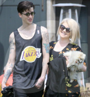 EXKLUSIV - Kelly Osbourne strahlt frisch verliebt an der Seite ihres neuen Boyfriends