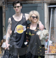 EXKLUSIV - Kelly Osbourne strahlt frisch verliebt an der Seite ihres neuen Boyfriends