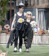 EXKLUSIV - Kelly Osbourne strahlt frisch verliebt an der Seite ihres neuen Boyfriends