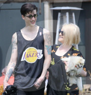 EXKLUSIV - Kelly Osbourne strahlt frisch verliebt an der Seite ihres neuen Boyfriends