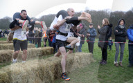 FEATURE - Dorking: Wife Carrying Race - Männer schleppen ihre Frauen