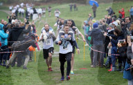 FEATURE - Dorking: Wife Carrying Race - Männer schleppen ihre Frauen