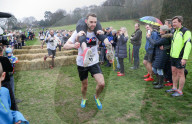 FEATURE - Dorking: Wife Carrying Race - Männer schleppen ihre Frauen
