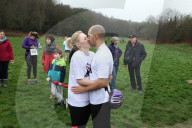 FEATURE - Dorking: Wife Carrying Race - Männer schleppen ihre Frauen