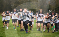 FEATURE - Dorking: Wife Carrying Race - Männer schleppen ihre Frauen