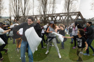 FEATURE - Kissenschlacht Tag