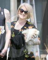 EXKLUSIV - Kelly Osbourne strahlt frisch verliebt an der Seite ihres neuen Boyfriends