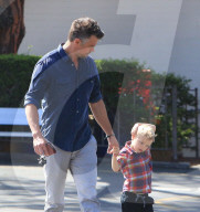 PEOPLE - Dem Papa aus dem Gesicht geschnitten: Josh Duhamel's Sohn Axl