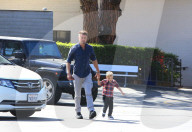 PEOPLE - Dem Papa aus dem Gesicht geschnitten: Josh Duhamel's Sohn Axl