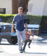 PEOPLE - Dem Papa aus dem Gesicht geschnitten: Josh Duhamel's Sohn Axl