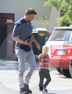 PEOPLE - Dem Papa aus dem Gesicht geschnitten: Josh Duhamel's Sohn Axl