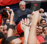 NEWS - Brasiliens verurteilter Ex-Präsident Luiz Inacio Lula da Silva stellt sich den Behörden