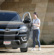 EXKLUSIV - Lana Del Rey fährt ein Riesen SUV