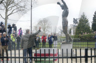 PEOPLE - Sylvester Stallone besucht die Rocky Statue in Philadelphia
