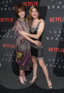 PEOPLE - Parker Posey und Selma Blair bei der Premiere von Netflix's 'Lost in Space' in Hollywood 