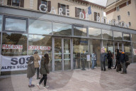 NEWS - Frankreich: In Briancon macht ein Verein die SNCF-Station zu einem Wohnheim für Migranten