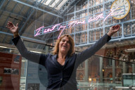 NEWS - London: Installation von Tracey Emin in der St. Pancras Station