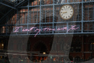 NEWS - London: Installation von Tracey Emin in der St. Pancras Station