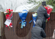 NEWS - London: Blumen für die getöteten Einbrecher werden sofort wieder entfernt