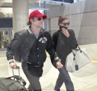 EXKLUSIV - Bradley Cooper und Irina Shayk halten Händchen am Flughafen 
