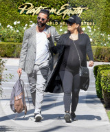 PEOPLE - Hochschwangere Eva Longoria unterwegs zum Arzttermin